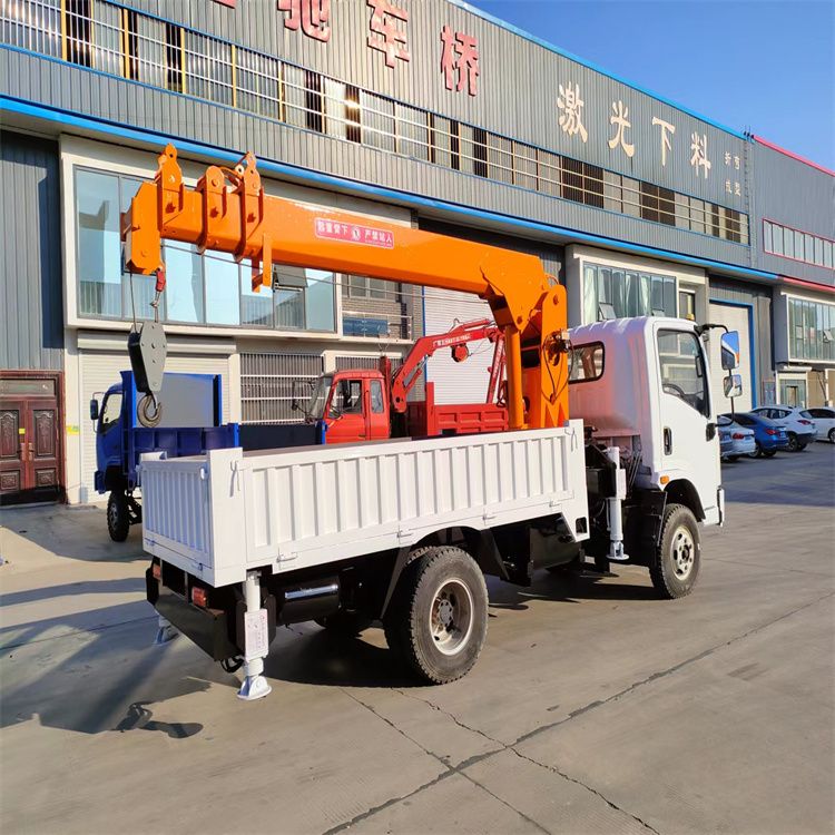 盐山县三轮随车吊定制 农用改装机自备吊中瑞长期出售